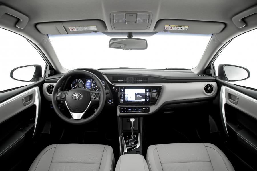 Торпедо Toyota Corolla XEi 2017 года  (LA) (фото 4 из 23)
